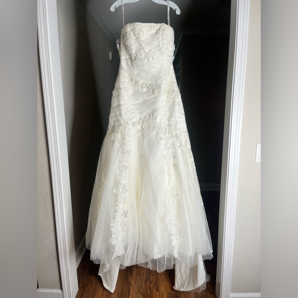 ALFRED ANGELO Signature Collection Wedding Dress Size 14
